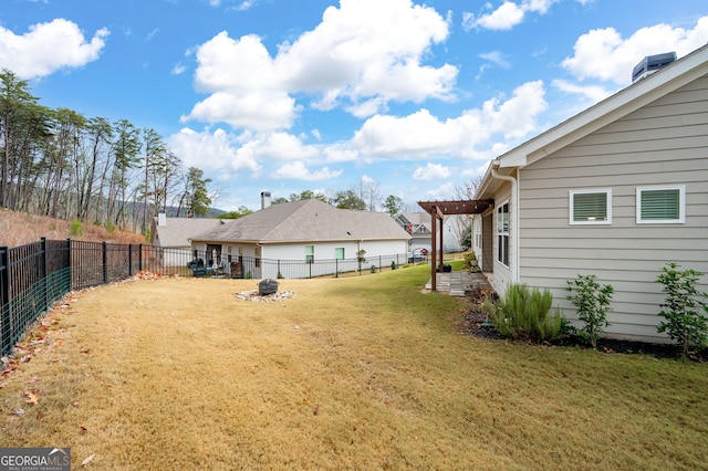 view of yard featuring a pergola