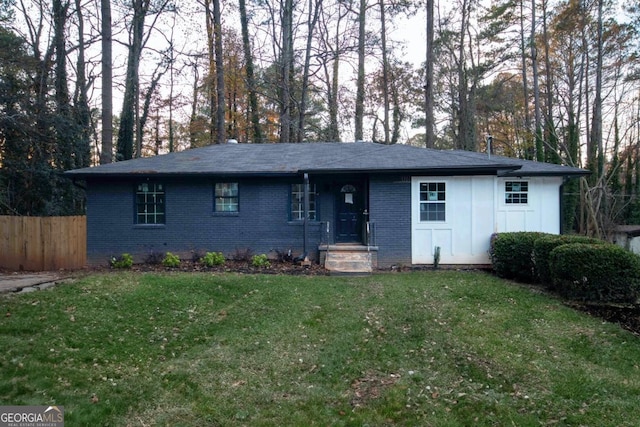 single story home featuring a front yard