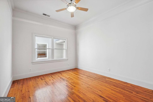 empty room featuring light hardwood / wood-style flooring, ornamental molding, and ceiling fan