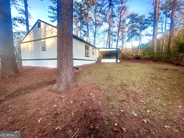 view of home's exterior with cooling unit