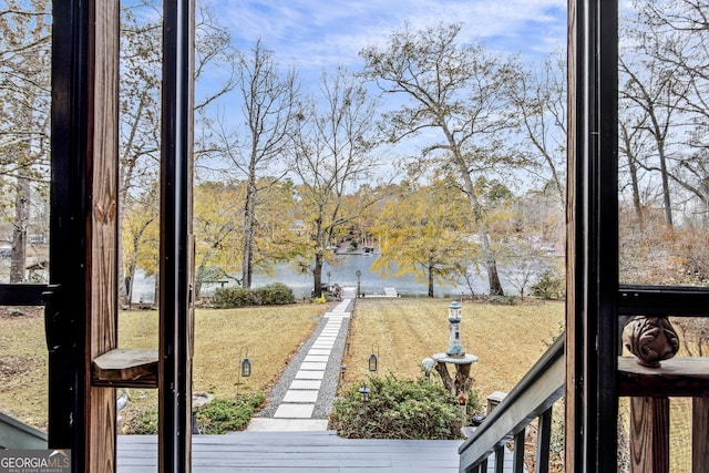 view of yard featuring a water view