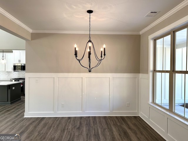 unfurnished dining area featuring dark wood-style floors, visible vents, a decorative wall, and an inviting chandelier