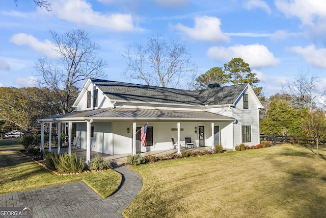 view of front of house featuring a porch and a front lawn