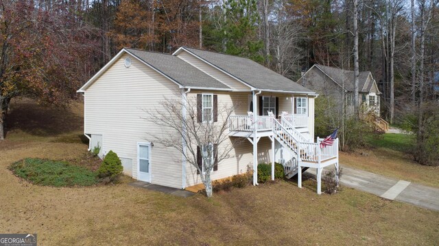 view of front of home featuring a porch, a garage, and a front yard