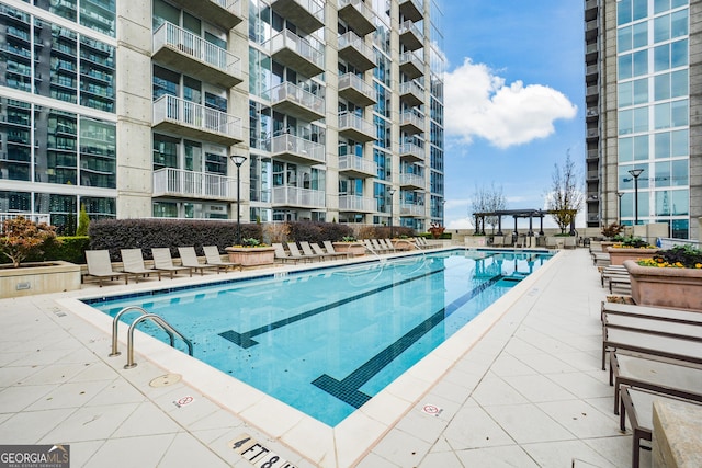 view of swimming pool