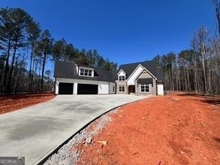 view of front facade with a garage and concrete driveway