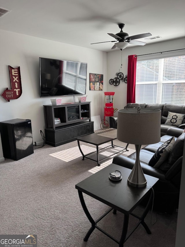 carpeted living room featuring ceiling fan