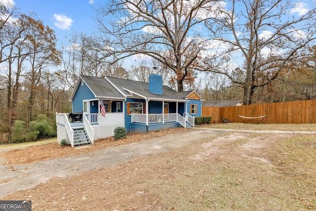 view of front of property featuring a porch