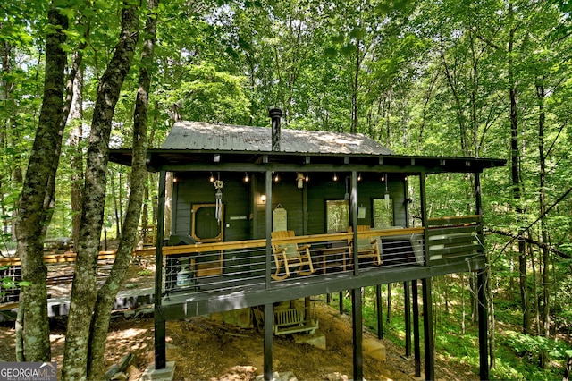 view of front of house featuring a wooden deck