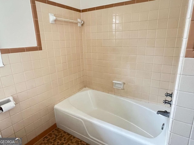 bathroom featuring tile walls