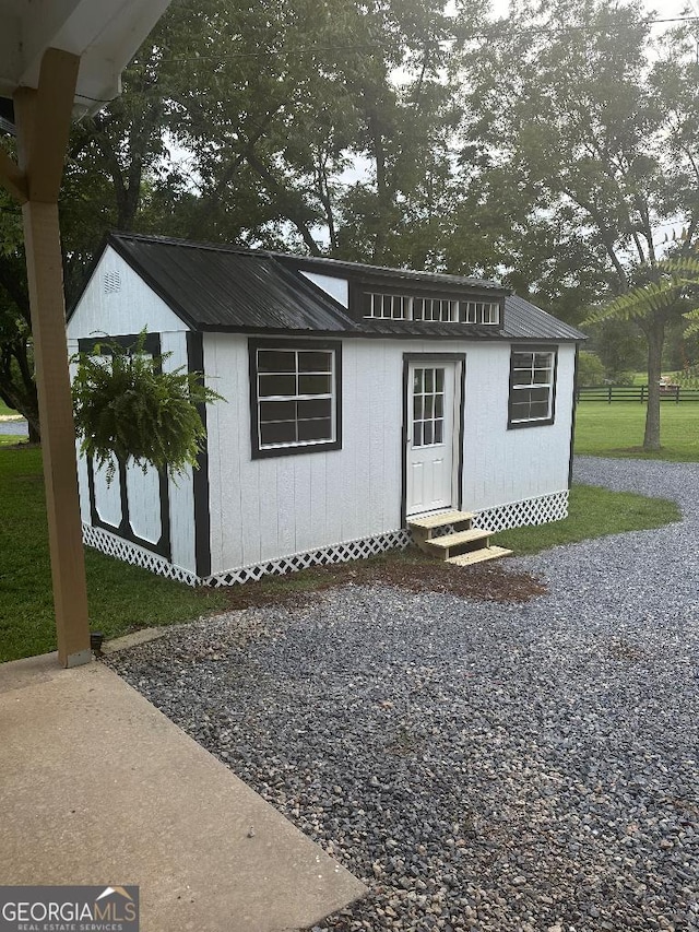 view of front of home with an outbuilding