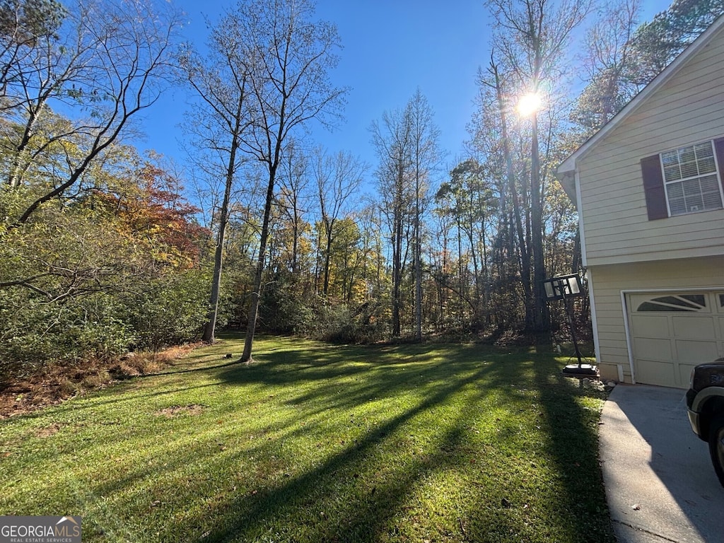 view of yard featuring a garage