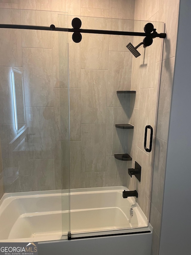 bathroom with tiled shower / bath combo