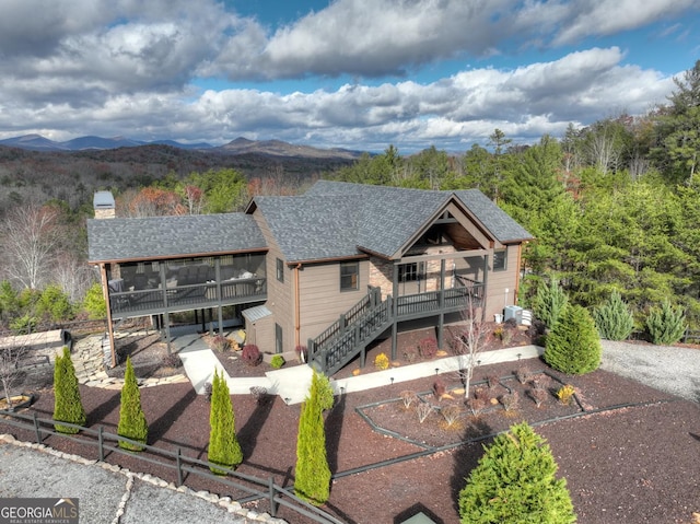 view of front of property featuring a mountain view