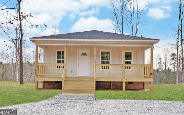 view of front of property with a porch and a front lawn