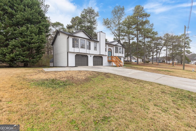 view of front of home featuring a front lawn and a garage