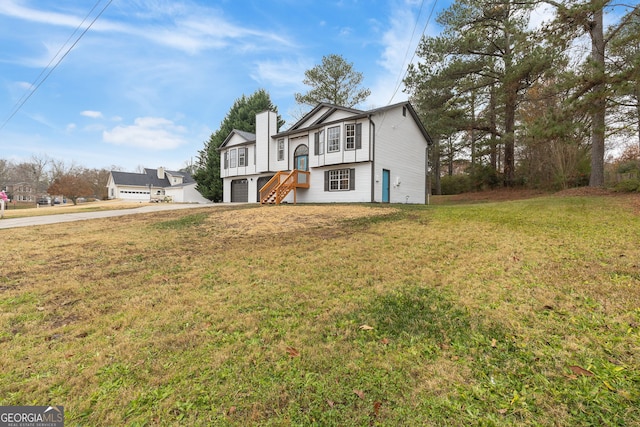 view of front of home with a front lawn