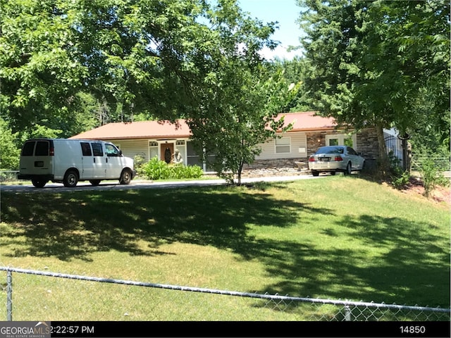 view of front of house with a front yard