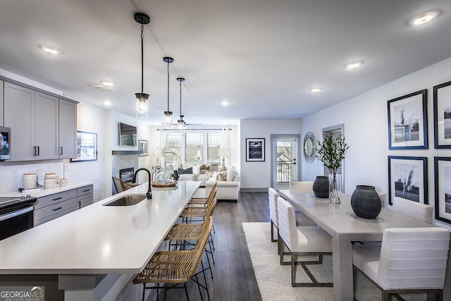 kitchen featuring gray cabinets, sink, dark hardwood / wood-style floors, and decorative light fixtures