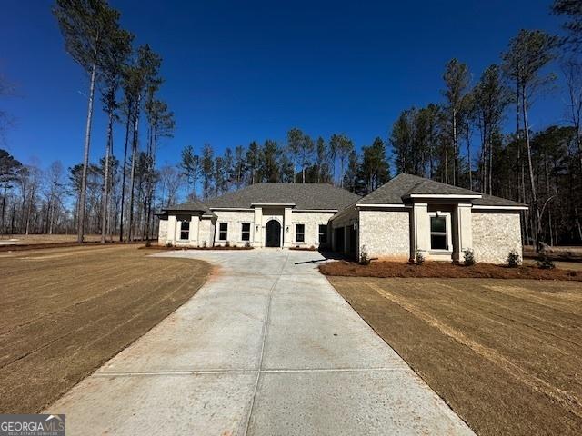 view of front of home featuring concrete driveway