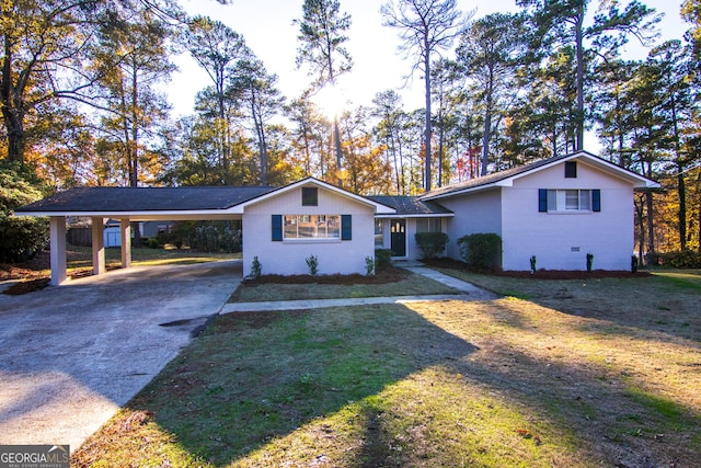 single story home featuring a front lawn and a carport