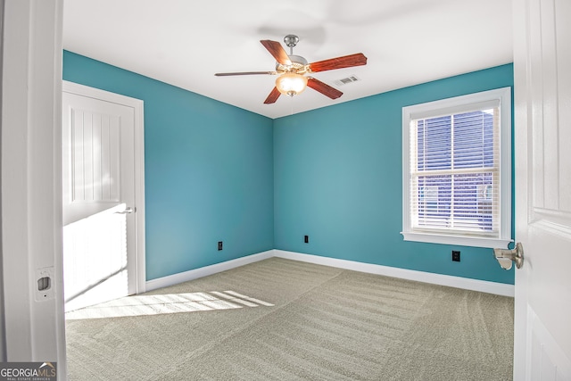 carpeted empty room featuring ceiling fan