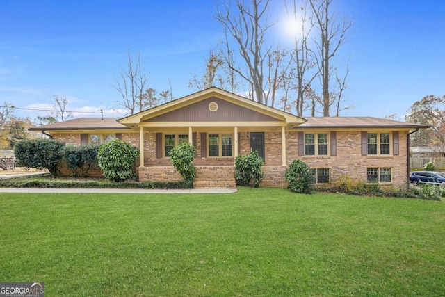 single story home featuring a front yard