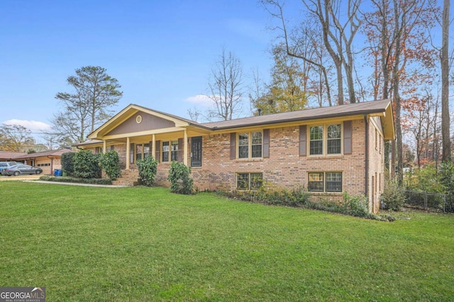 view of front of property featuring a front yard and a porch