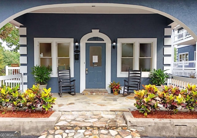 property entrance featuring a porch