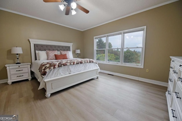 bedroom featuring a textured ceiling, light hardwood / wood-style floors, ceiling fan, and crown molding