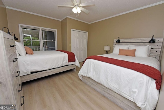 bedroom with hardwood / wood-style floors, a closet, ceiling fan, and crown molding
