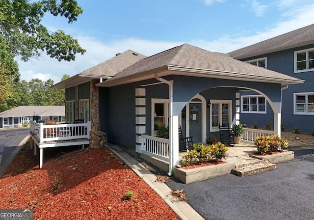 view of front of home with covered porch
