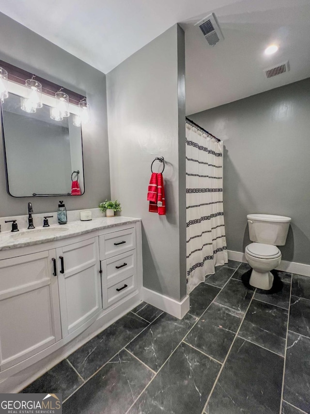 bathroom with a shower with curtain, vanity, and toilet