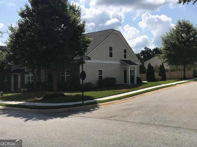 view of side of property featuring a lawn