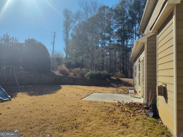 view of yard featuring a patio