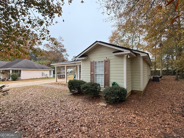 view of home's exterior featuring cooling unit