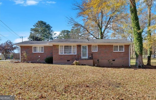 ranch-style house featuring a front lawn