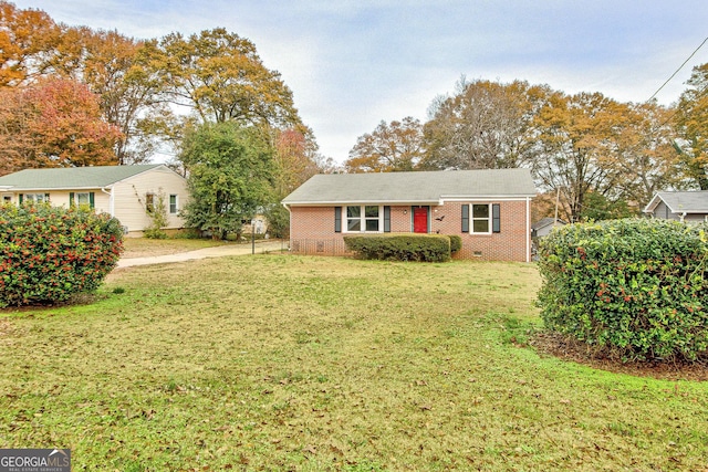 view of front of property with a front lawn