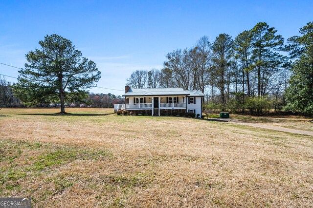 view of front facade with a porch and a front yard