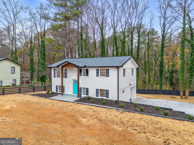 view of front of home featuring a garage