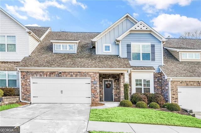 view of front facade featuring a front yard and a garage