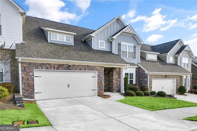 view of front of home featuring a garage and a front lawn