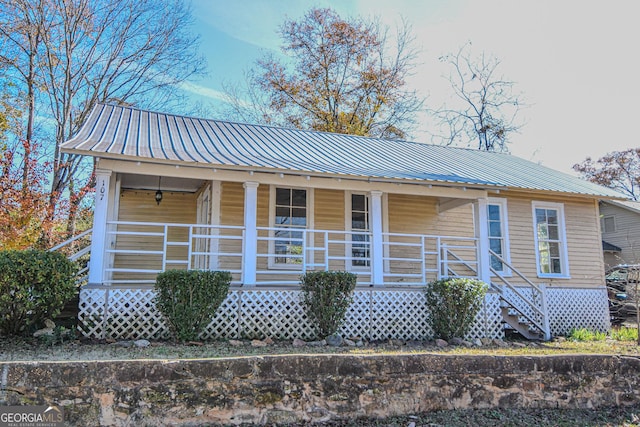 view of front of property featuring covered porch