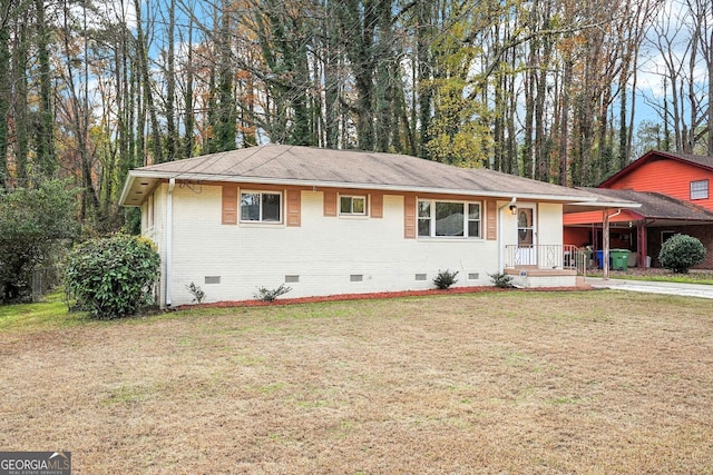 ranch-style house featuring a front yard