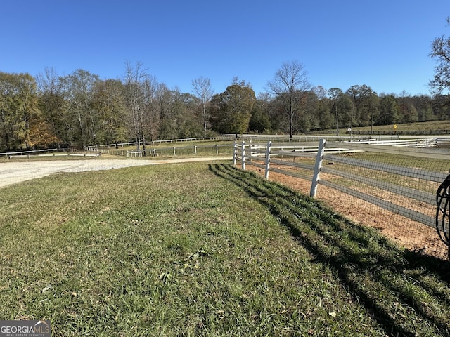 view of yard featuring a rural view