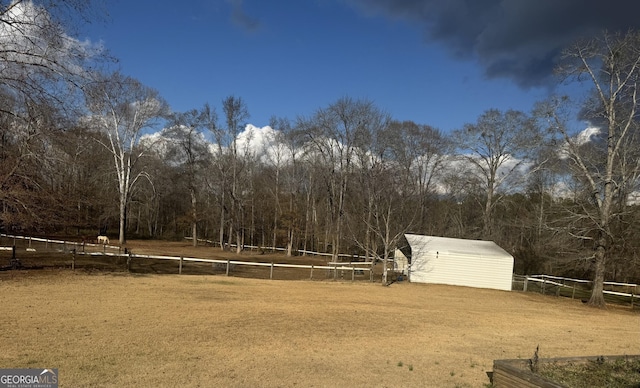 view of yard featuring a storage unit