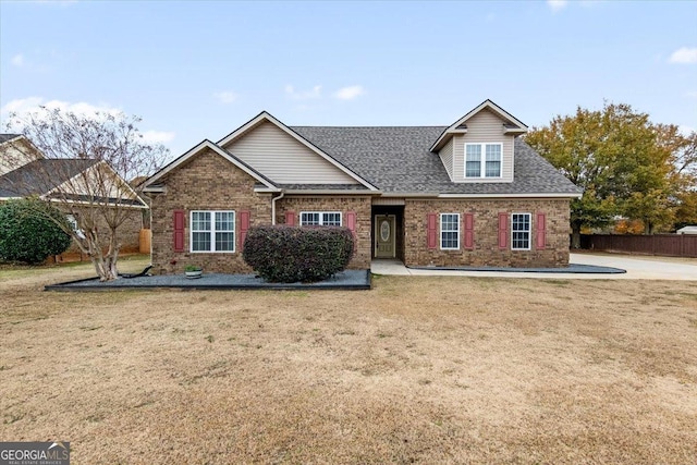 view of front of house featuring a front lawn