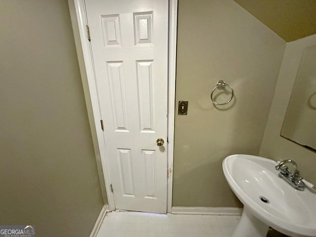 bathroom featuring sink