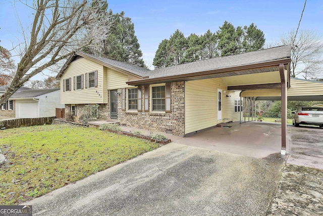 view of front of property with a carport and a front lawn