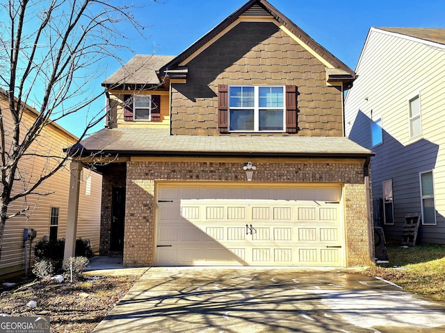 view of front property featuring a garage